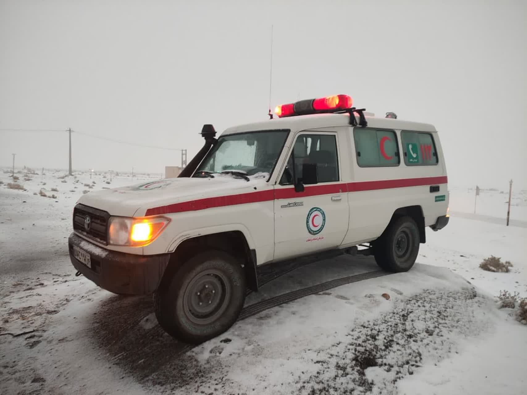 امدادرسانی نیروهای هلال احمر یزد به ۱۹۰ نفر گرفتار در برف و کولاک