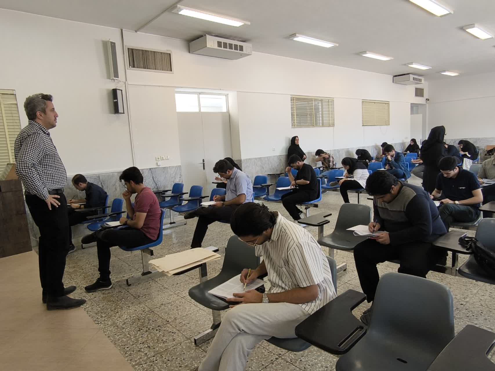 رقابت دواطلبان شانزدهمین دوره المپیاد علوم پزشکی در دانشگاه آزاد یزد