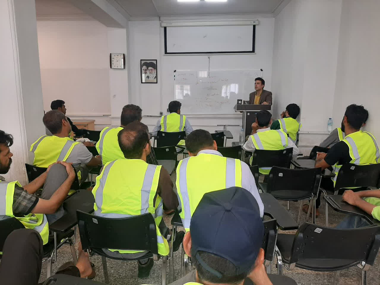 دوره جامع آموزش ۸۰۰ نفر از پاکبانان شهر یزد