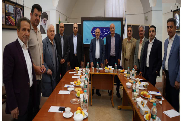 بررسی مسایل روز صنعت با حضور هیئتمدیره و رؤسای انجمنهای خانه صمت یزد