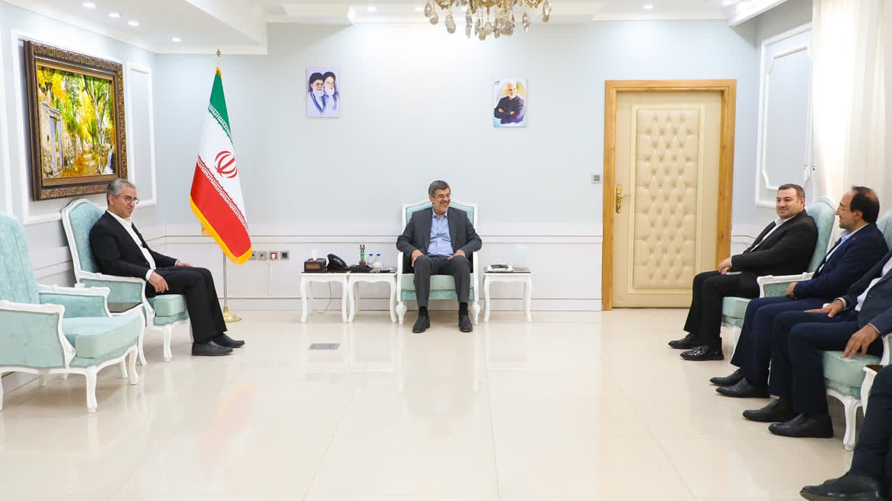 سهم بزرگ بانک صنعت و معدن کشور در توسعه صنایع استان یزد/ ایجاد صنایع پاک و کم آبخواه از مهم‌ترین اهداف سند «یزد پایدار»