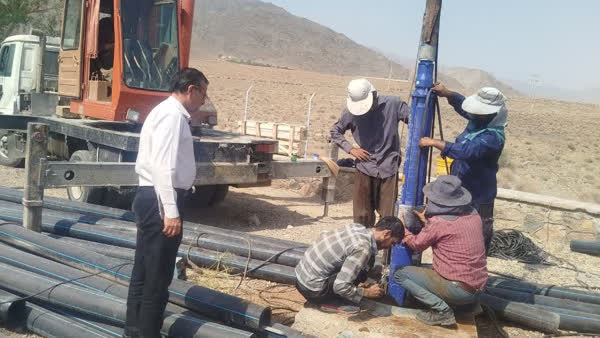 تأمین پایدار آب چهار روستای بهاباد با تعویض پمپ چاه آب شرب بنستان