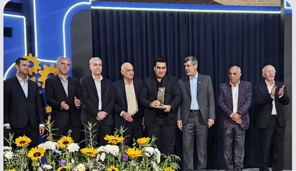 انتخاب شرکت پیشگامان عصر ارتباطات به عنوان واحد نمونه صنعتی ۱۴۰۴ استان یزد