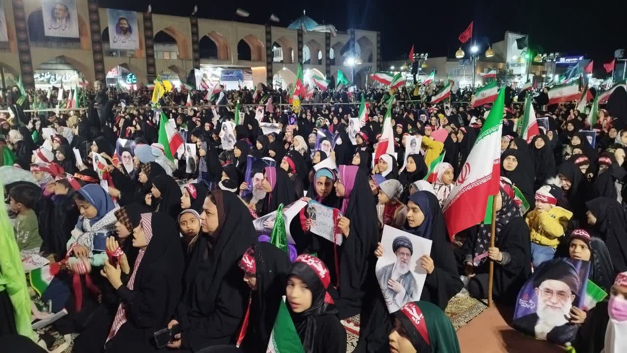 برگزاری یادواره ۱۶۸ دانشآموز شهید مینابی در یزد