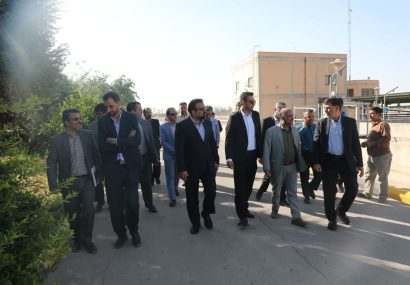 بازدید میدانی مسئولین از تصفیهخانه فاضلاب یزد بازدید میدانی مسئولین از تصفیهخانه فاضلاب یزد