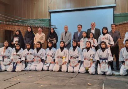 تجلیل از دختران کاراتهکار خاتم با حضور مسئولین هیات کاراته استان تجلیل از دختران کاراتهکار خاتم با حضور مسئولین هیات کاراته استان
